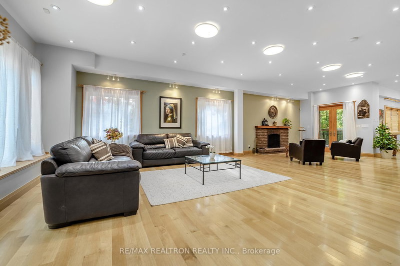 98 Burbank Dr, Toronto, M2K 1N4 | Image 2