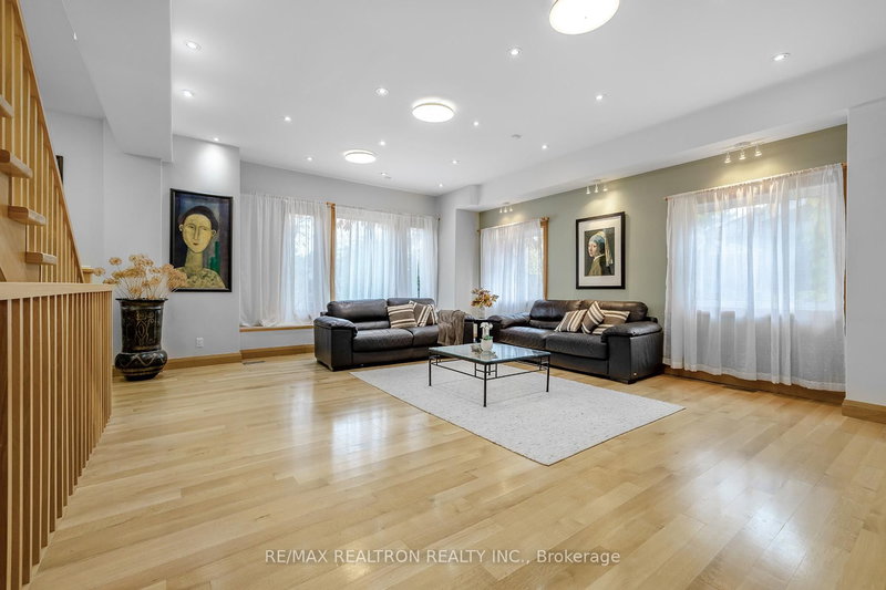 98 Burbank Dr, Toronto, M2K 1N4 | Image 3