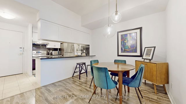 803 - 168 Simcoe Street