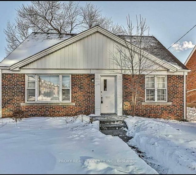 313 Sheppard Avenue