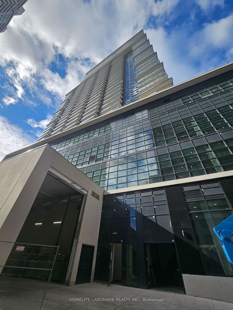 home for lease on 1501-4955 Yonge Street