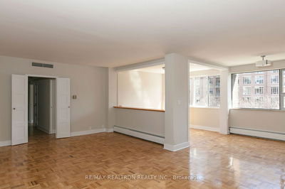 Unit 1501 — 9 Deer Park Cres, Toronto - Yonge-St. Clair image-0-2