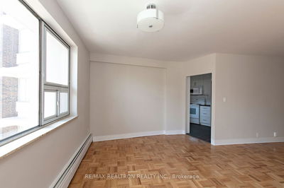 Unit 1501 — 9 Deer Park Cres, Toronto - Yonge-St. Clair image-0-4