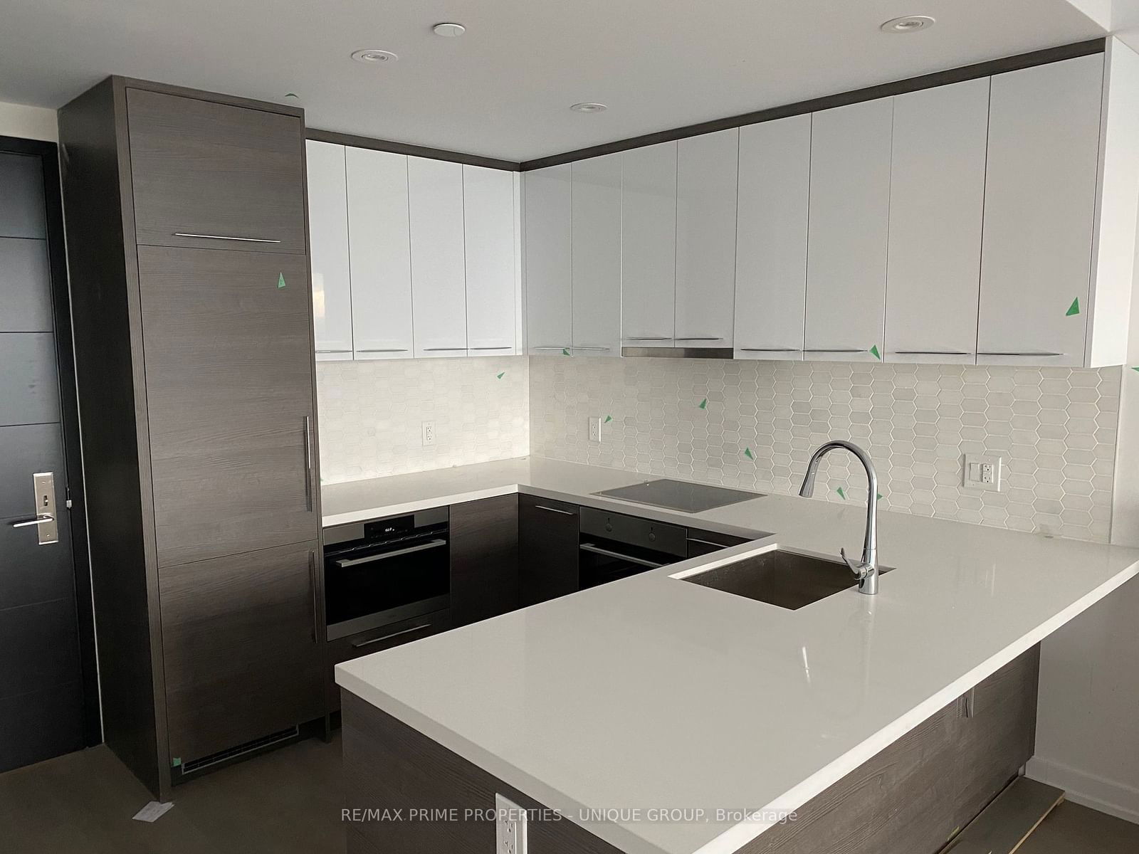 Condo leased at 3212-488 University Avenue, Toronto, University, M5G 0C1 - MLS: C10408049