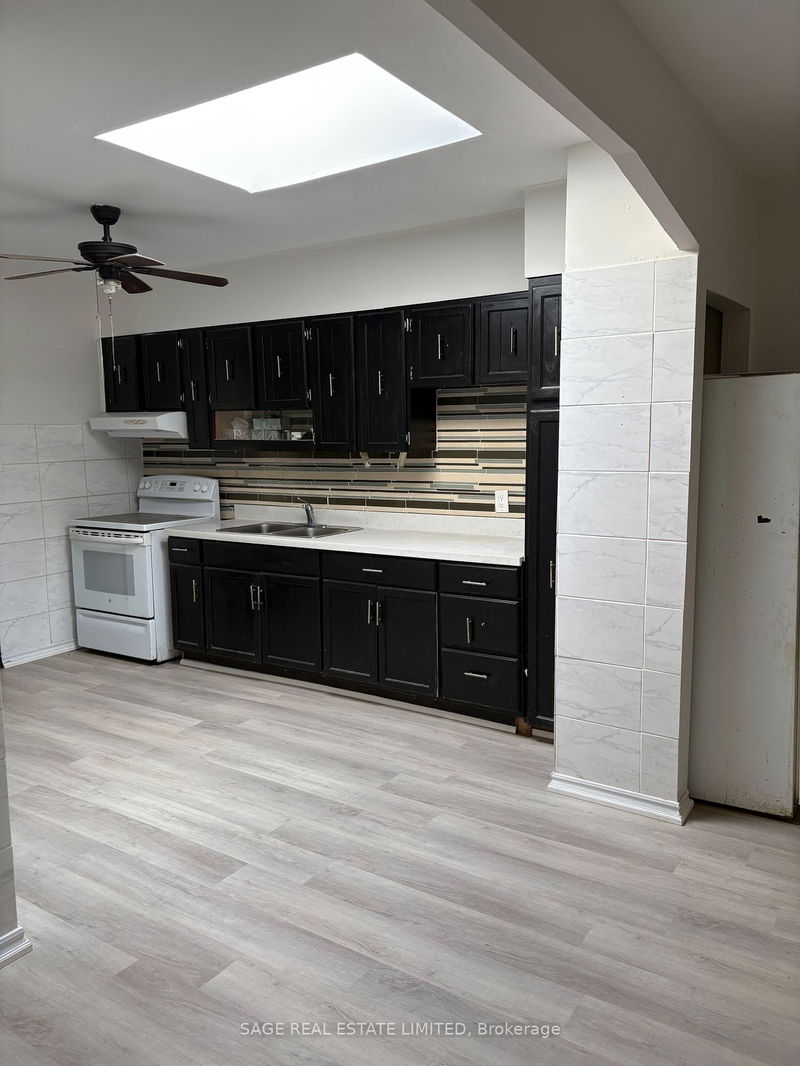 home for lease on 2nd-397A Vaughan Road