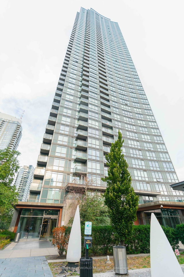 3216 - 11 Brunel Court