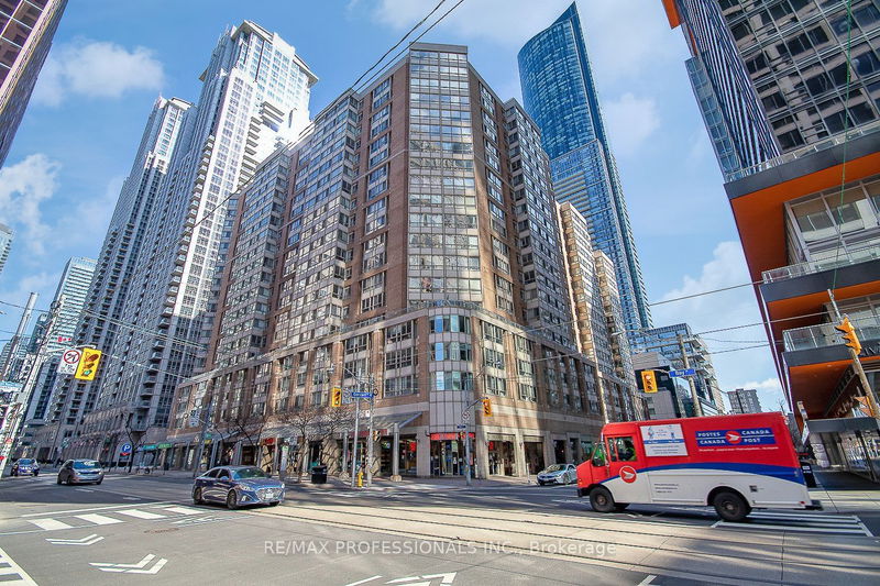 717 Bay St #602, Toronto, Ontario (MLS C10410745)