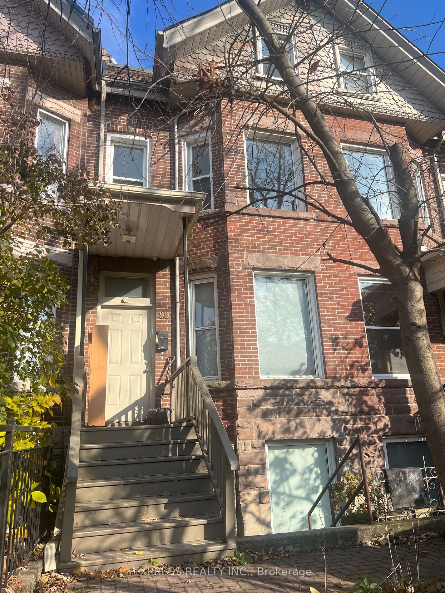 Semi-Detached House leased at Lower-99 Brunswick Avenue, Toronto, University, M5S 2L8 - MLS: C10411988