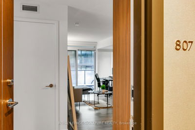 Unit 807 — 70 Queens Wharf Rd, Toronto - Waterfront Communities C1 image-0-2