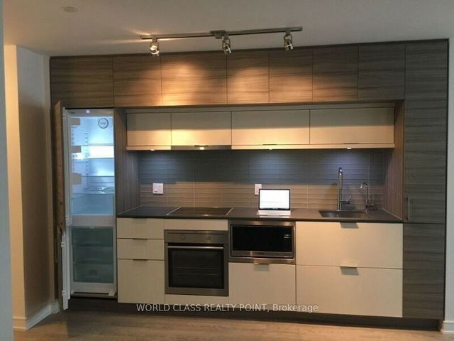 1004 - 88 Scott Street