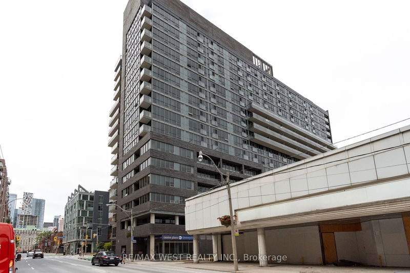 home for lease on 1112-320 Richmond Street E