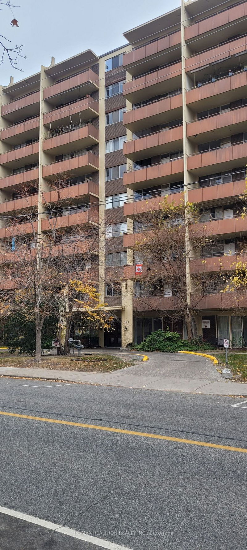 home for lease on 907-191 St George Street