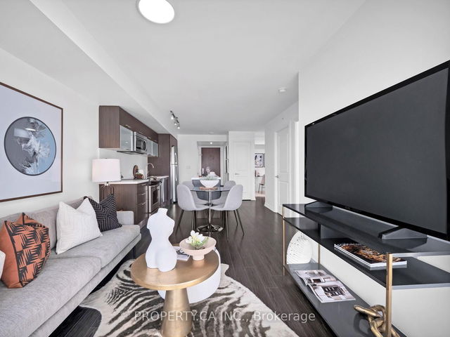 2105 - 386 Yonge Street