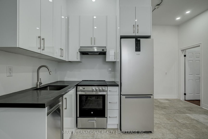 302 - 180 Sherbourne St, Toronto, M5A 2R7 | Image 2