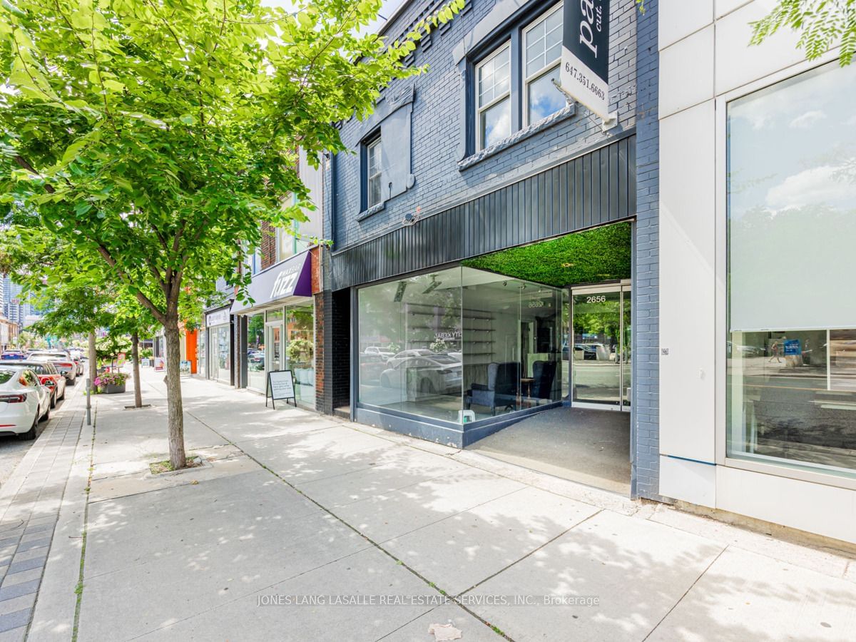 Building at 2656 Yonge Street, Toronto, Lawrence Park South