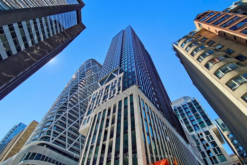 home for lease on 2904-238 Simcoe Street