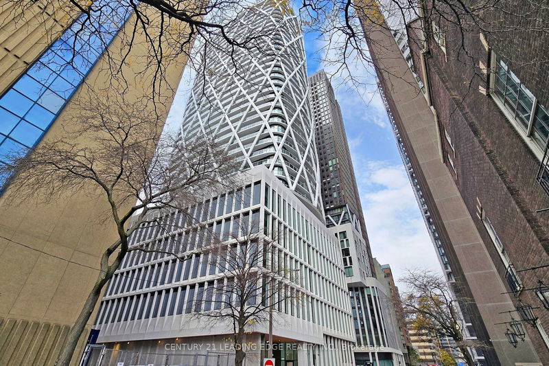 home for lease on 831-230 SIMCOE Street