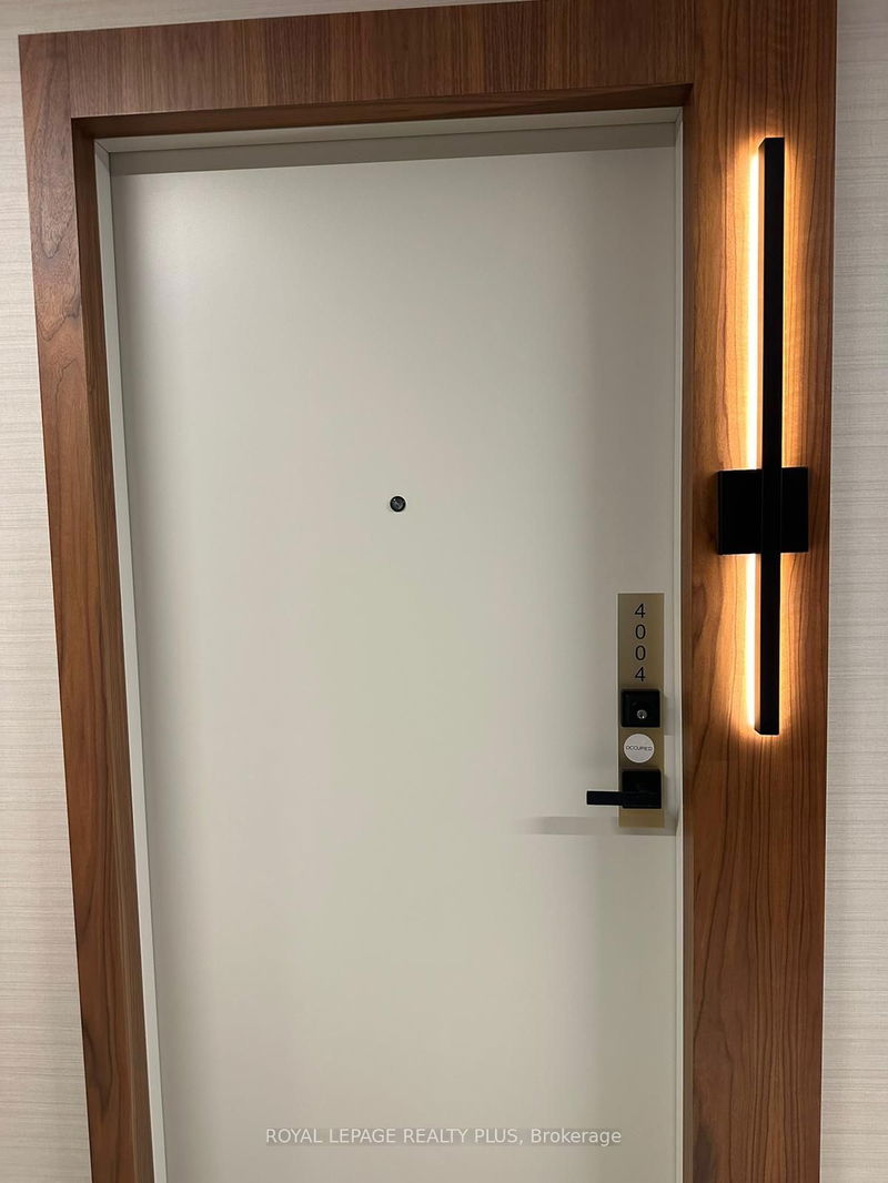 Unit 4004 — 327 King St, Toronto - Waterfront Communities C1 image-0-0