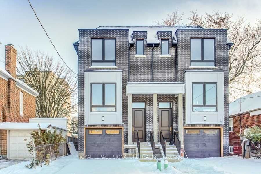 Building in 15A Marquette Avenue