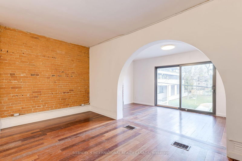 home for lease on 2ndfrnt-276 Avenue Road