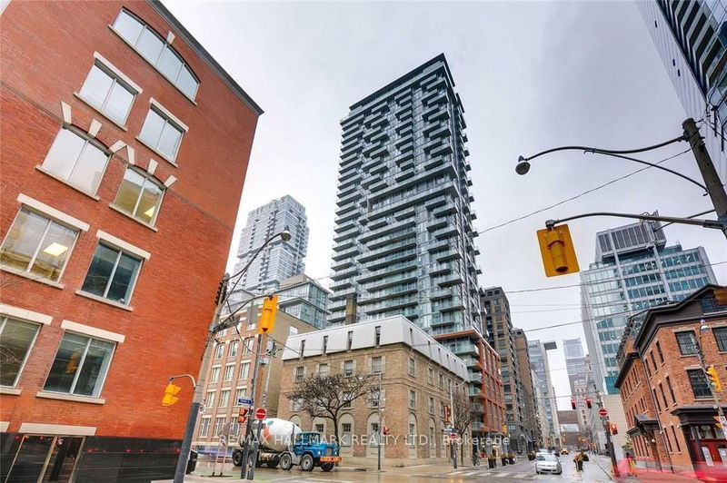 home for lease on 2307-126 Simcoe Street