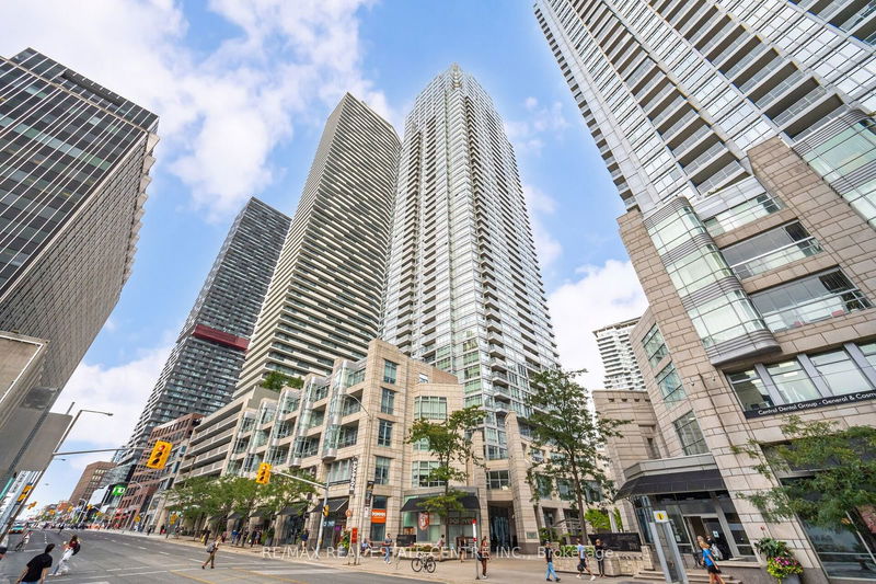 2191 Yonge St #3711, Toronto, Ontario (MLS C10427895)