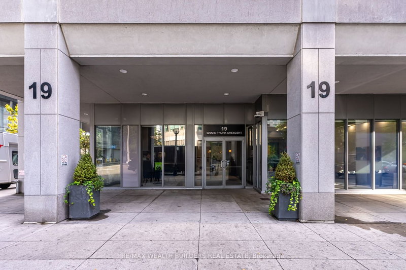 1007 - 19 Grand Trunk Cres, Toronto, M5J 3A3 | Image 3