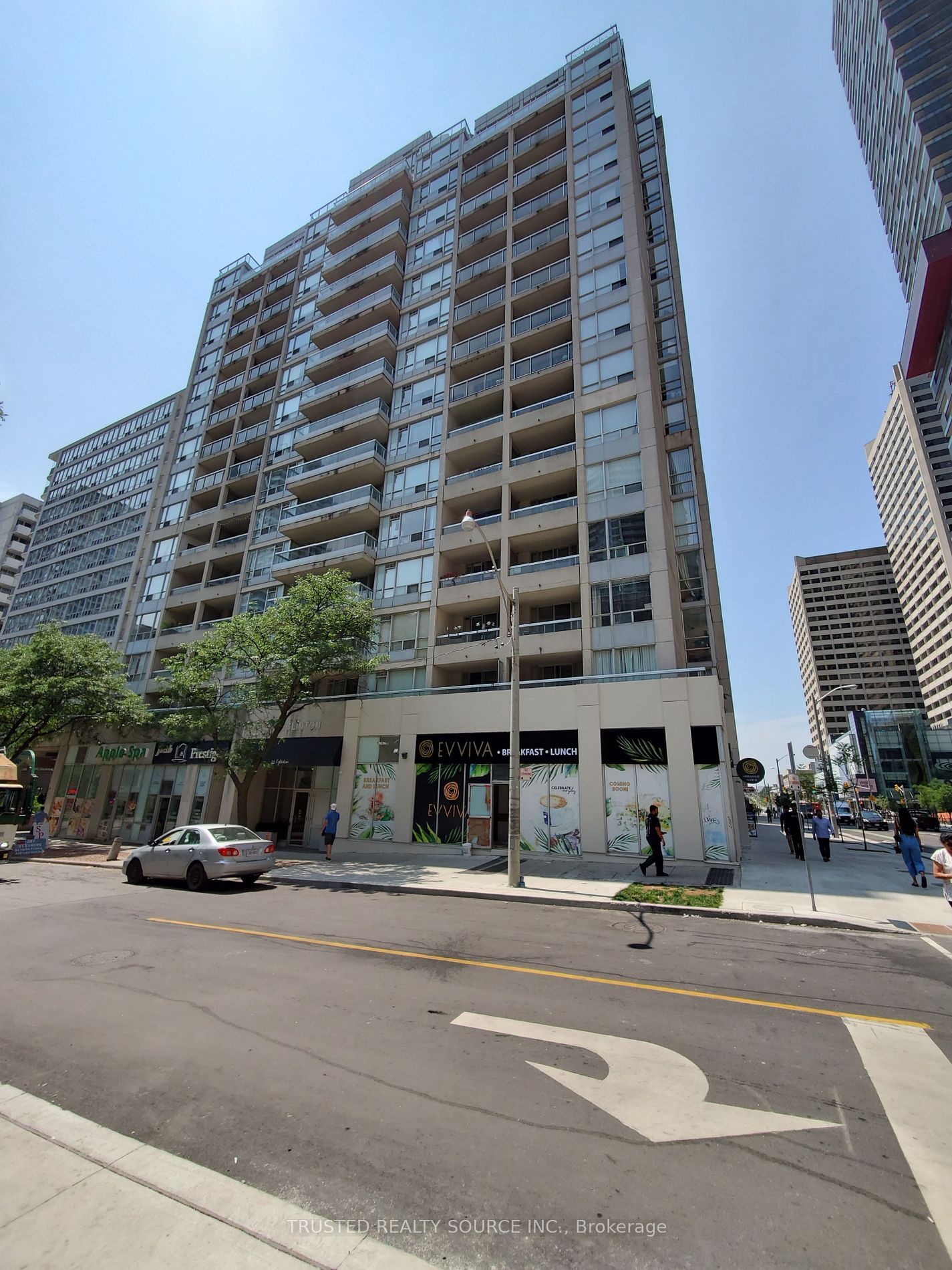 Building in 43 Eglinton Avenue