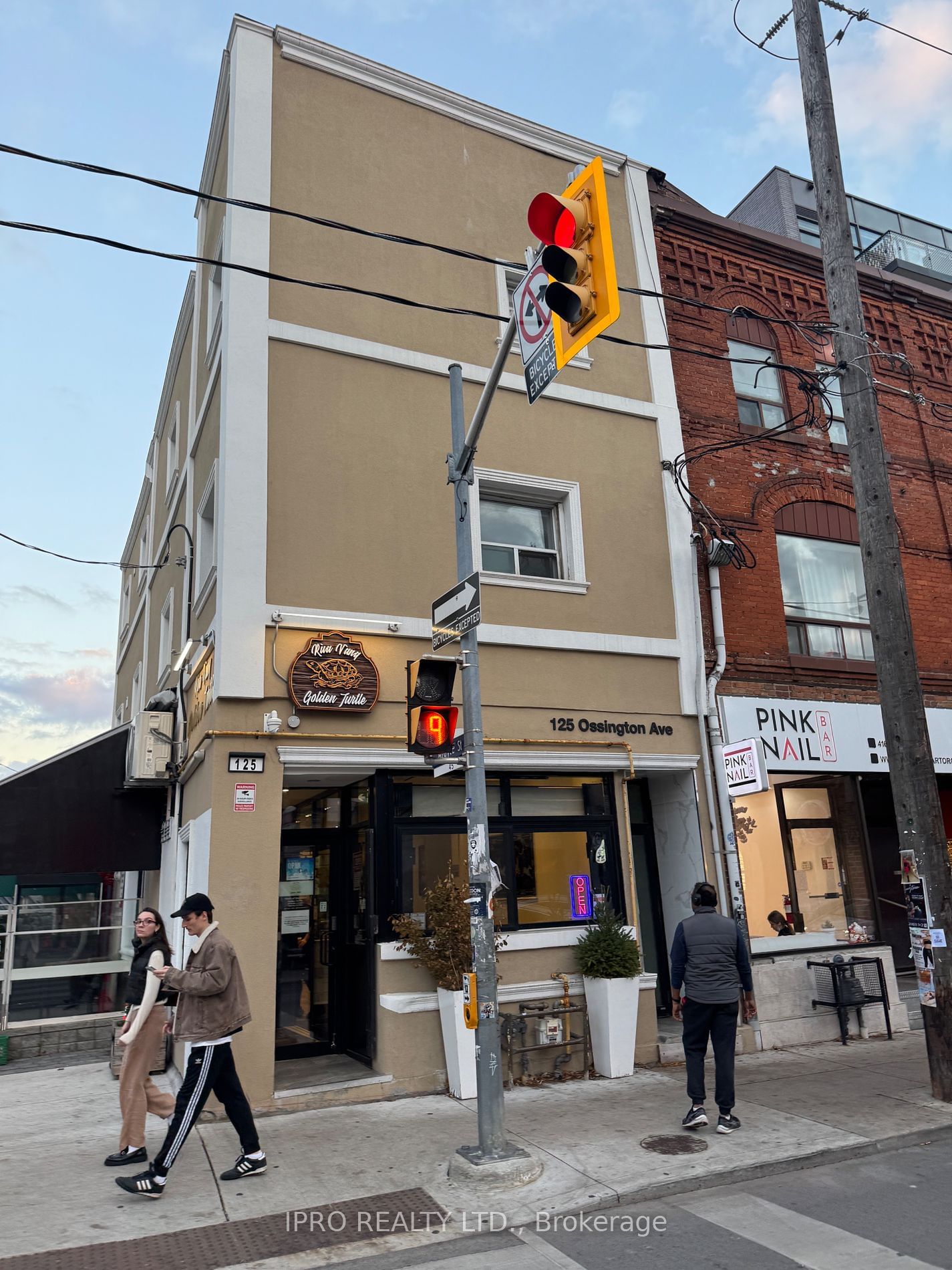 Upper Level leased at 125 Ossington Avenue, Toronto, Trinity-Bellwoods, M6J 2Z2 - MLS: C10429883