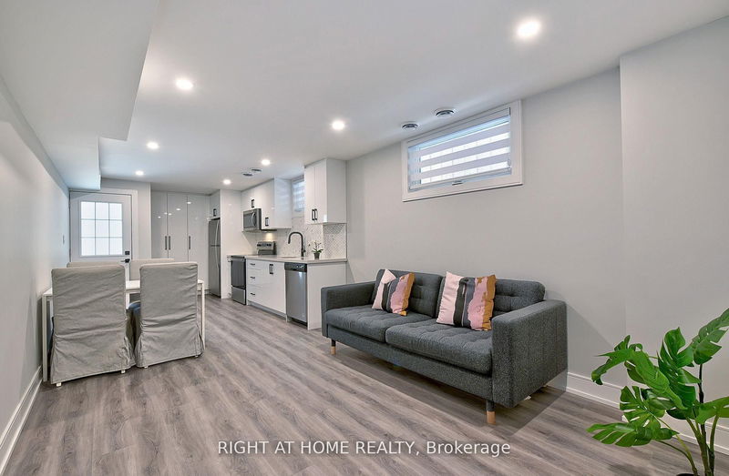home for lease on Unit 3-131 Brock Avenue