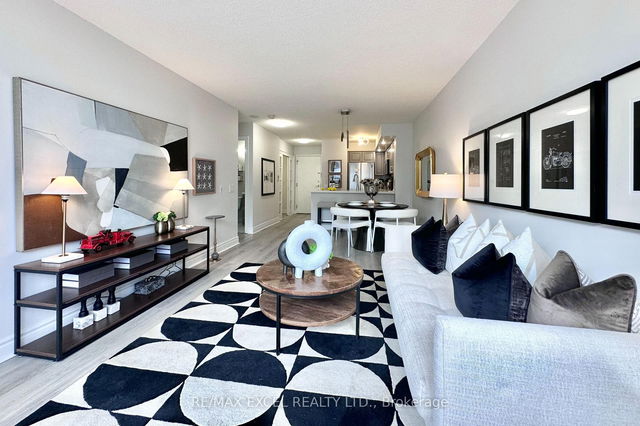 317 - 5 Northtown Way