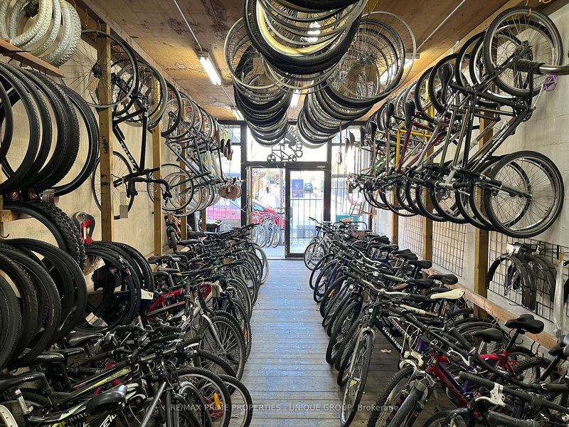 863 Bloor St W, Toronto, M6G 1M4 | Image 2