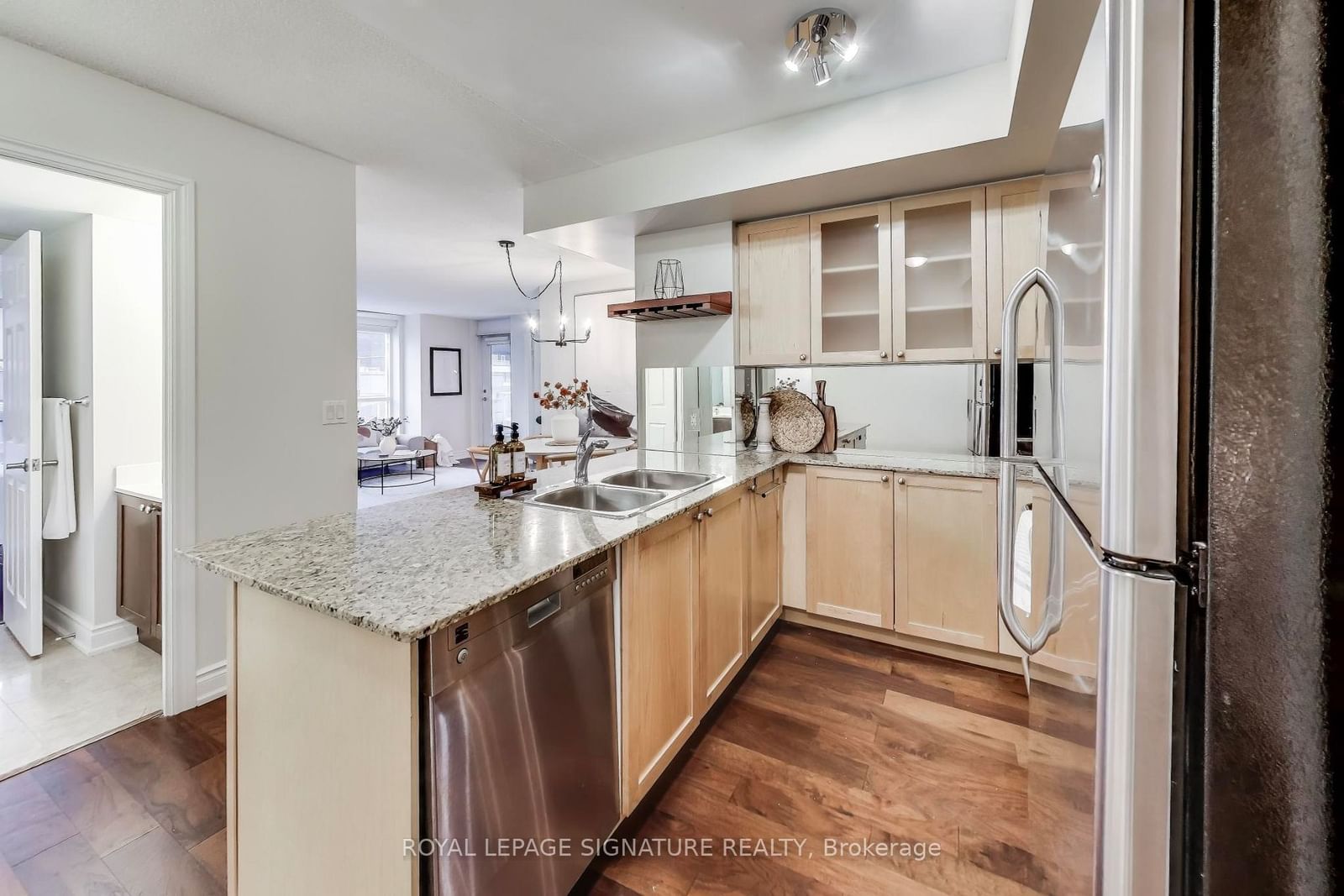 Listing Image 16