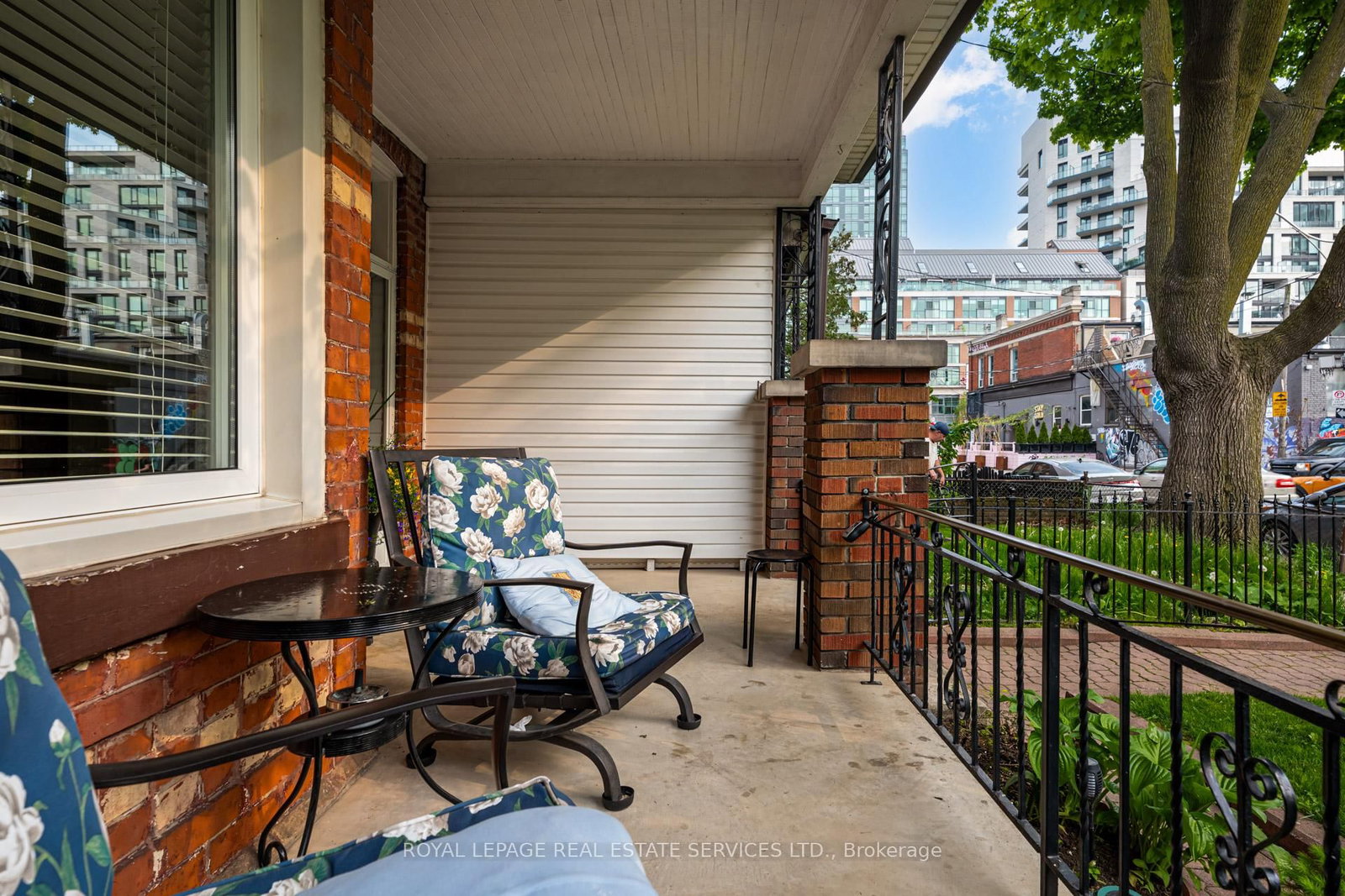 Listing Image 4