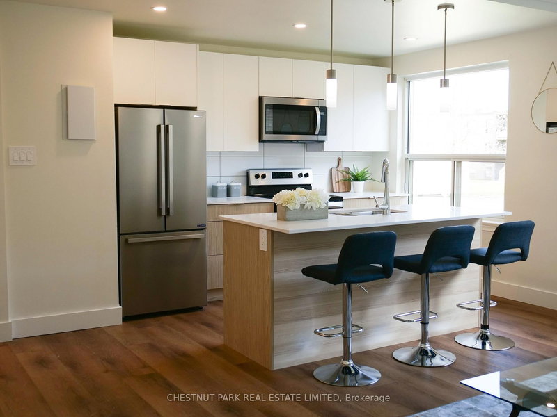 9 - 6 Wingreen Crt, Toronto, M3B 1B9 | Image 3