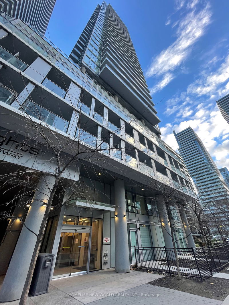 home for lease on 3302-195 Redpath Ave Avenue