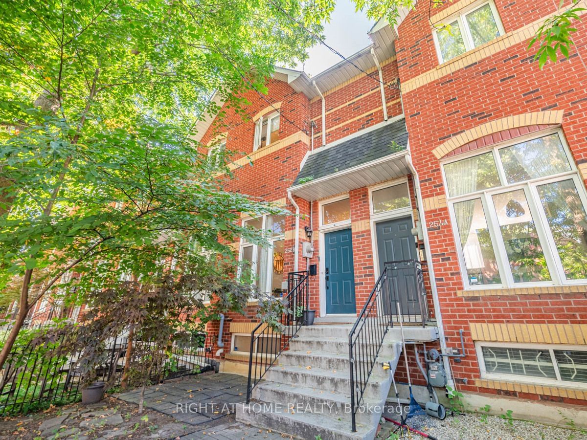 Townhouse leased at 252B Berkeley Street, Toronto, Moss Park, M5A 2X4 - MLS: C11190121