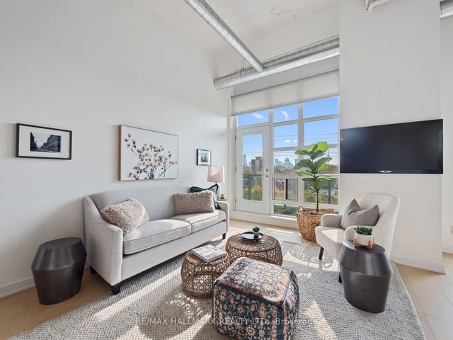 403 - 380 Macpherson Avenue