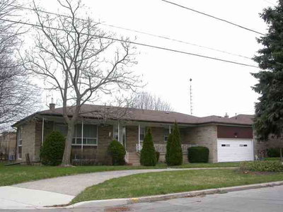 Detached House sold at 201 Goddard Street, Toronto, Ontario, M3H5E7 - Bathurst Manor - MLS: C1122506