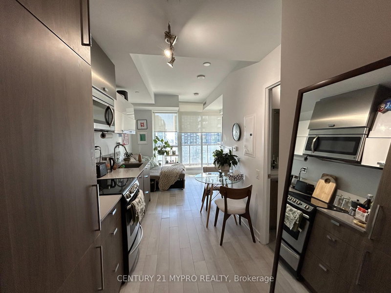 3902 - 290 Adelaide St W, Toronto, M5V 1P6 | Image 2