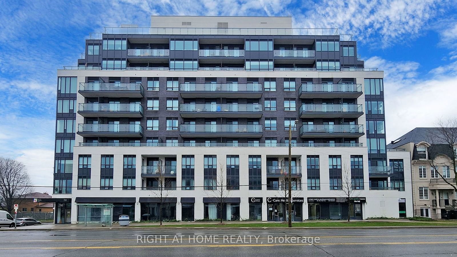 Building in 741 Sheppard Avenue