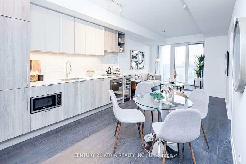 home for sale on 1718-2020 Bathurst Street
