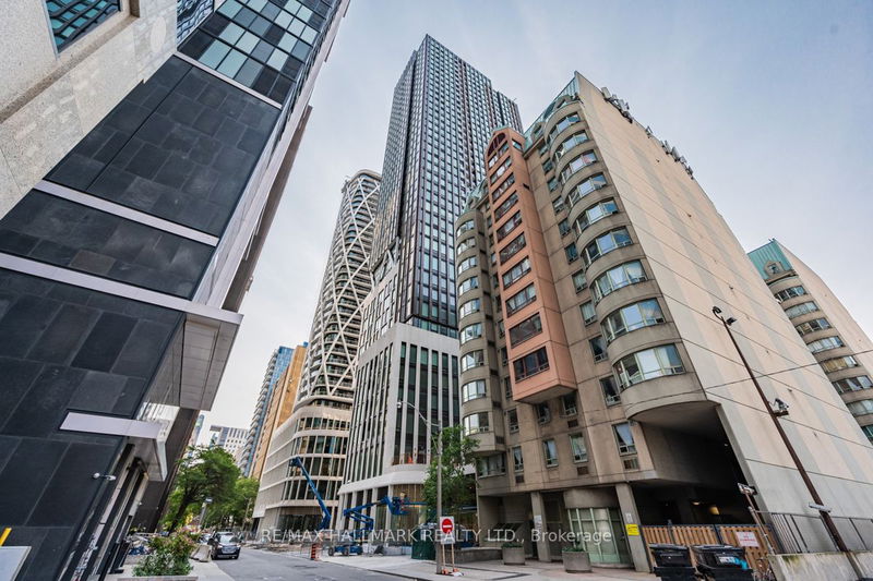 230 Simcoe St #2411, Toronto, Ontario (MLS C11823270)