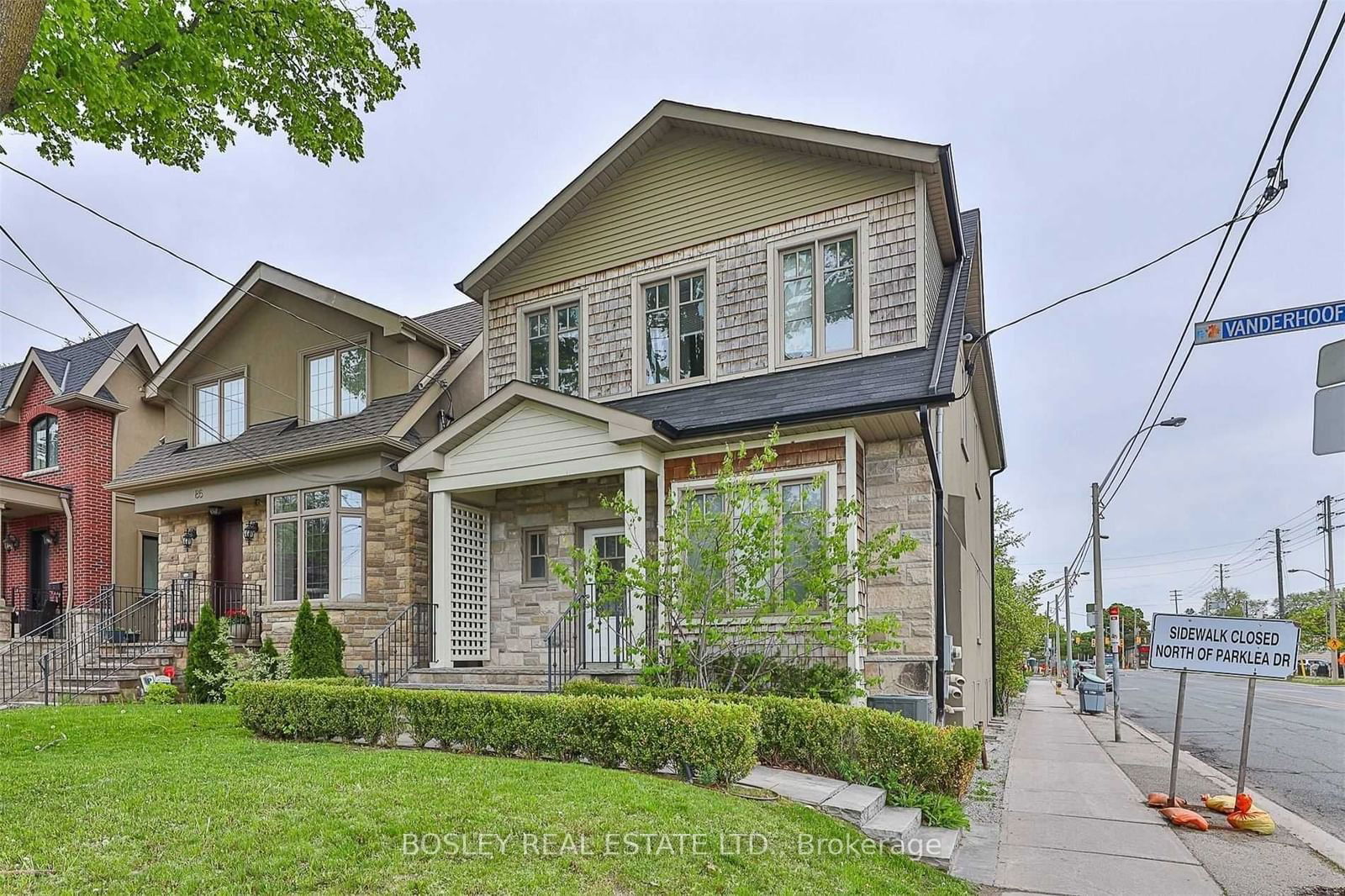 Building in 88 Vanderhoof Avenue