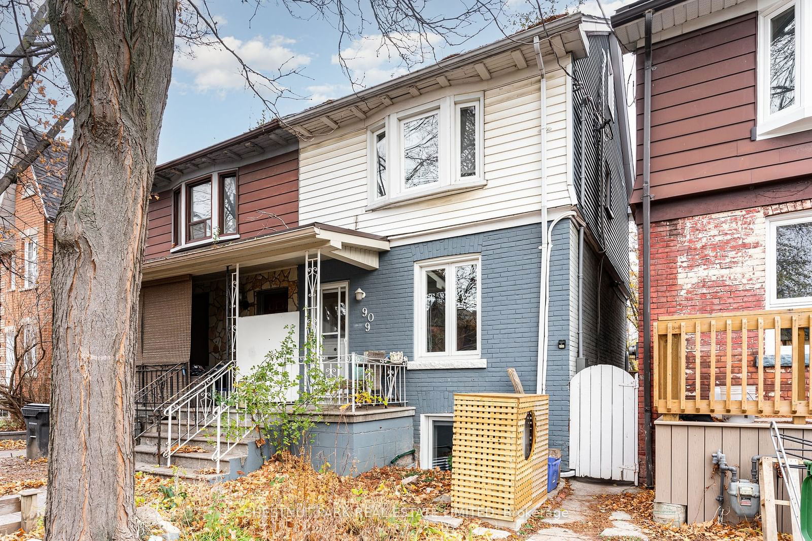 Semi-Detached House leased at 2-909 Manning Avenue, Toronto, Annex, M6G 2X5 - MLS: C11824619