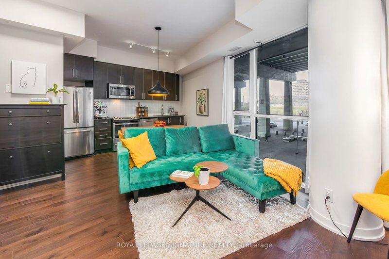 212 - 20 Bruyeres Mews, Toronto, M5V 0G8 | Image 2