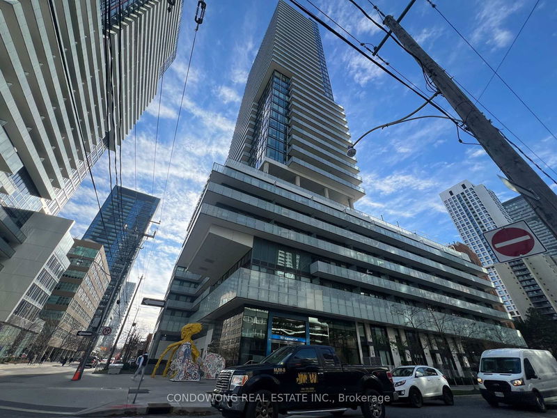 home for lease on 628-161 Roehampton Avenue