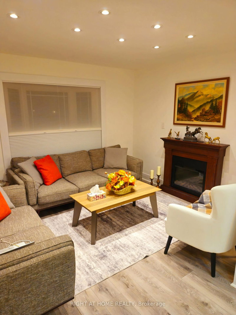 310 Senlac Rd, Toronto, M2R 1R1 | Image 2