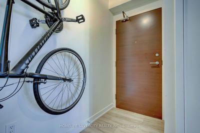 Unit 641 — 15 Iceboat Terr, Toronto - Waterfront Communities C1 image-0-3