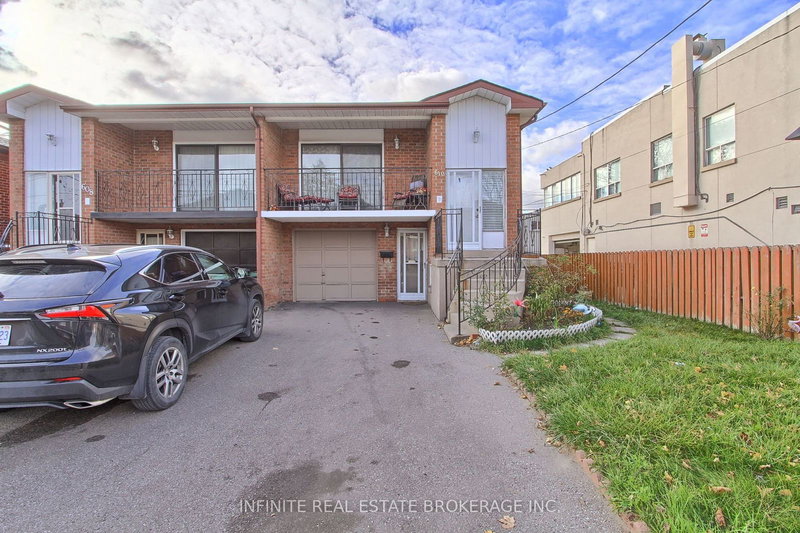 610 Vaughan Rd, Toronto, M6C 2R5 | Image 2